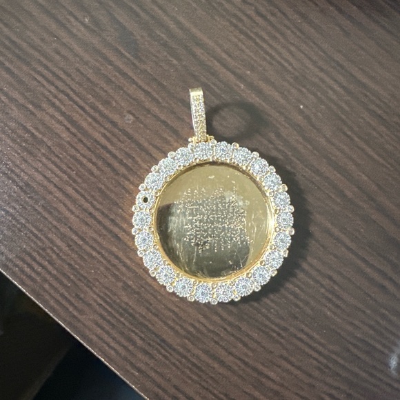 14k Good medallion Pendant  with  diamonds. - Picture 5 of 6